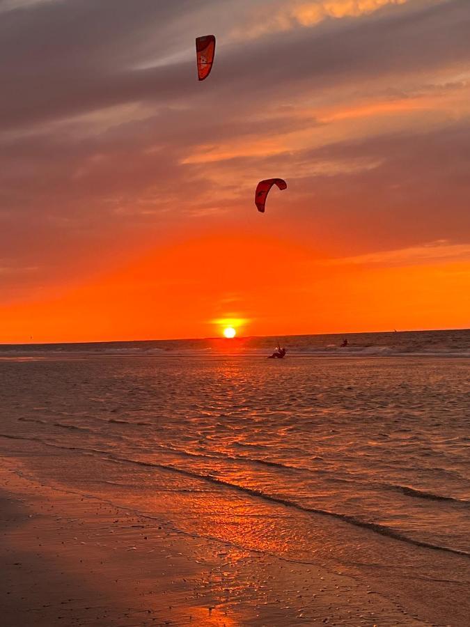 Отель Etoile Aan Zee Враувенполдер Экстерьер фото